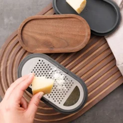 Microplane raastin rasialla, pähkinäpuu