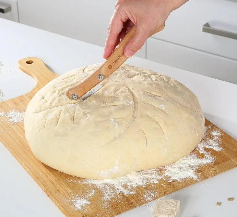 Zassenhaus puukahvainen leipurinterä